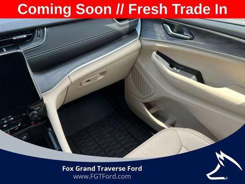 Used 2025 Jeep Grand Cherokee L Limited w/ Luxury Tech Group II AWD/4WD image 27