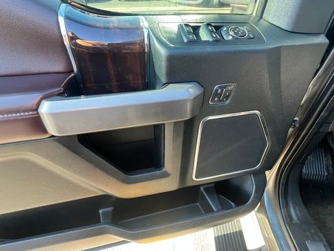 Used 2015 Ford F150 Platinum w/ Equipment Group 701A Luxury image 21