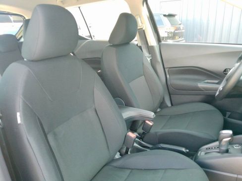 New 2025 Nissan Kicks Play S image 17