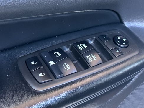 Used 2021 Jeep Grand Cherokee Laredo AWD/4WD image 13