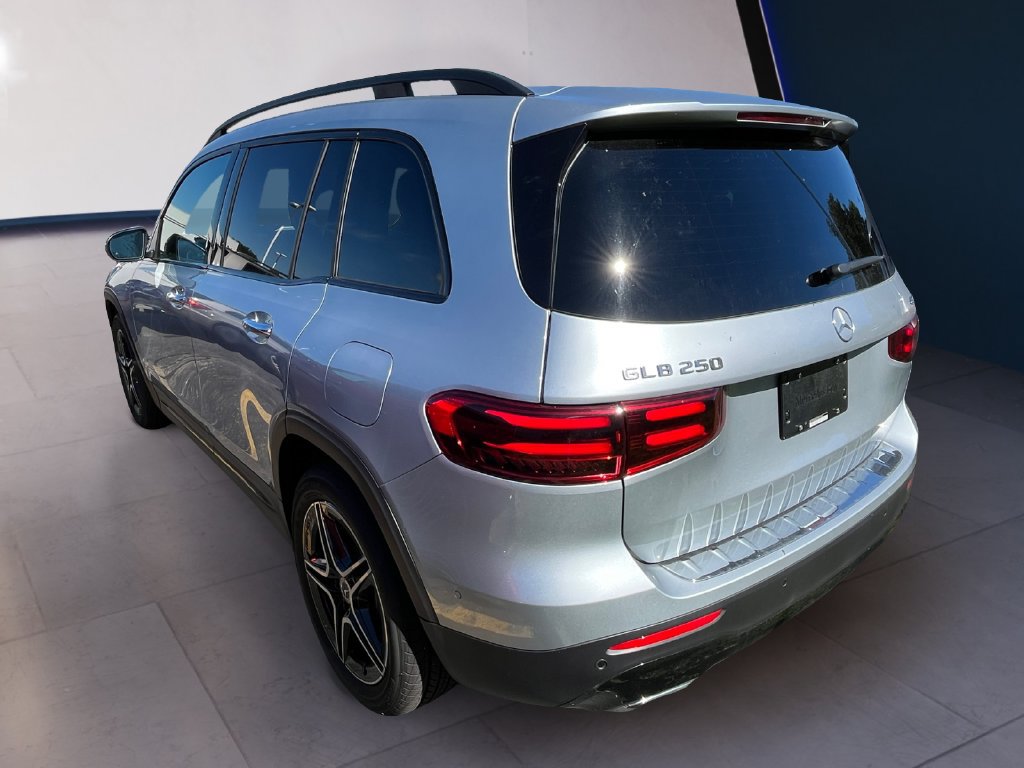 Used 2026 Mercedes-Benz GLB 250 4MATIC image 3