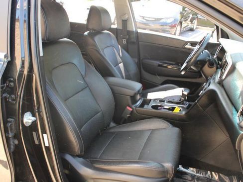 Used 2022 Kia Sportage EX w/ EX Technology Package FWD image 10
