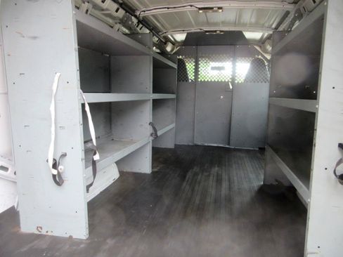 Used 2017 Chevrolet Express 2500 RWD image 12
