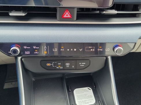 New 2026 Kia Carnival EX FWD image 32