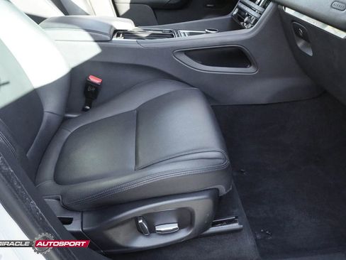 Used 2019 Jaguar F-PACE Premium image 32