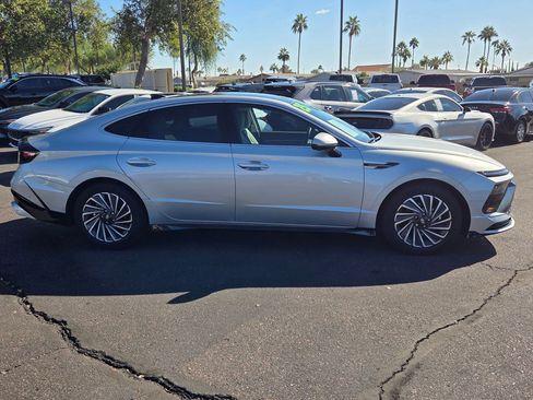Used 2025 Hyundai Sonata Limited image 4