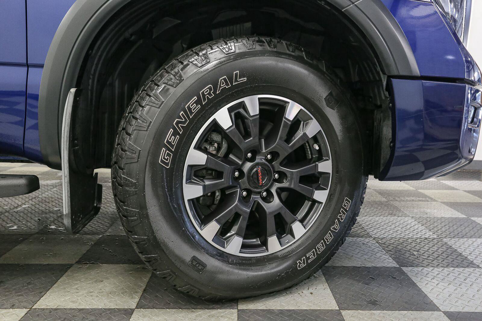 Used 2021 Nissan Titan PRO-4X w/ Pro-4x Convenience Package AWD/4WD image 15