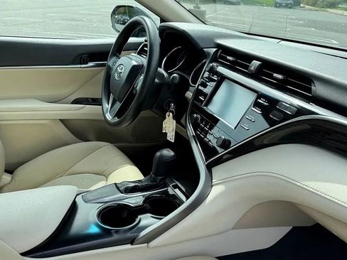 Used 2018 Toyota Camry LE image 22
