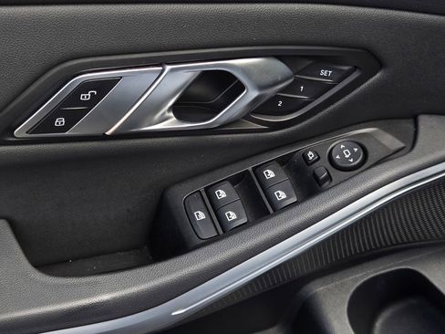 Used 2020 BMW 330i Sedan w/ Convenience Package image 11