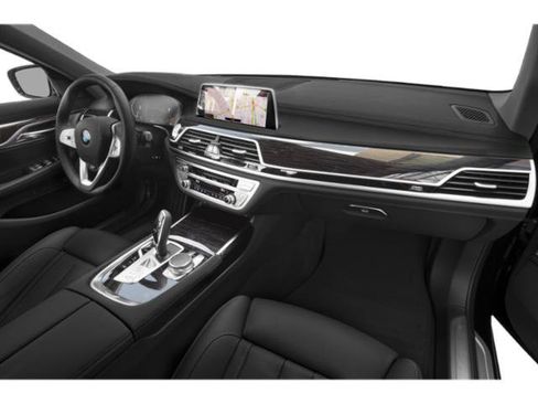 Used 2022 BMW 740i w/ M Sport Package RWD image 18