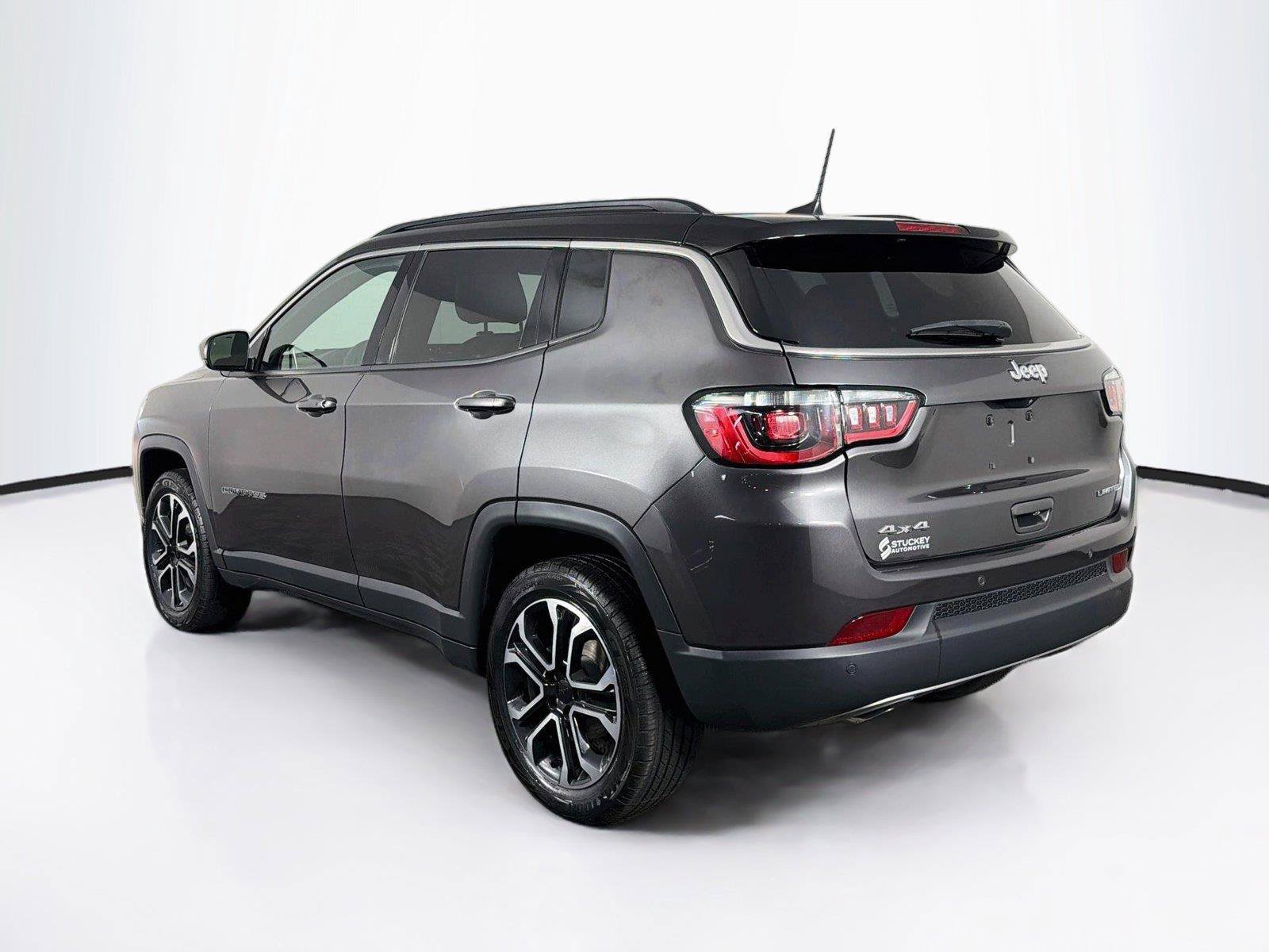 Used 2023 Jeep Compass Limited AWD/4WD image 9