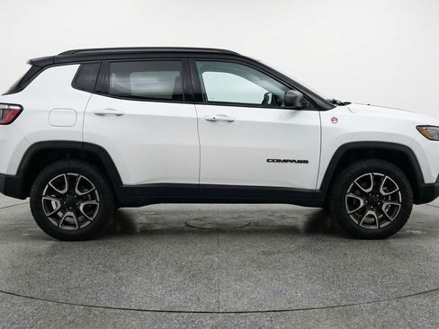 Used 2025 Jeep Compass Trailhawk AWD/4WD image 11