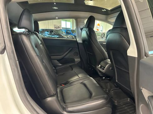 Used 2023 Tesla Model Y Long Range AWD/4WD image 39