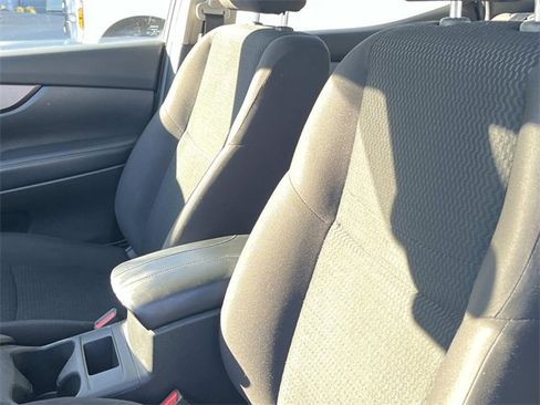 Used 2020 Nissan Rogue Sport S image 26