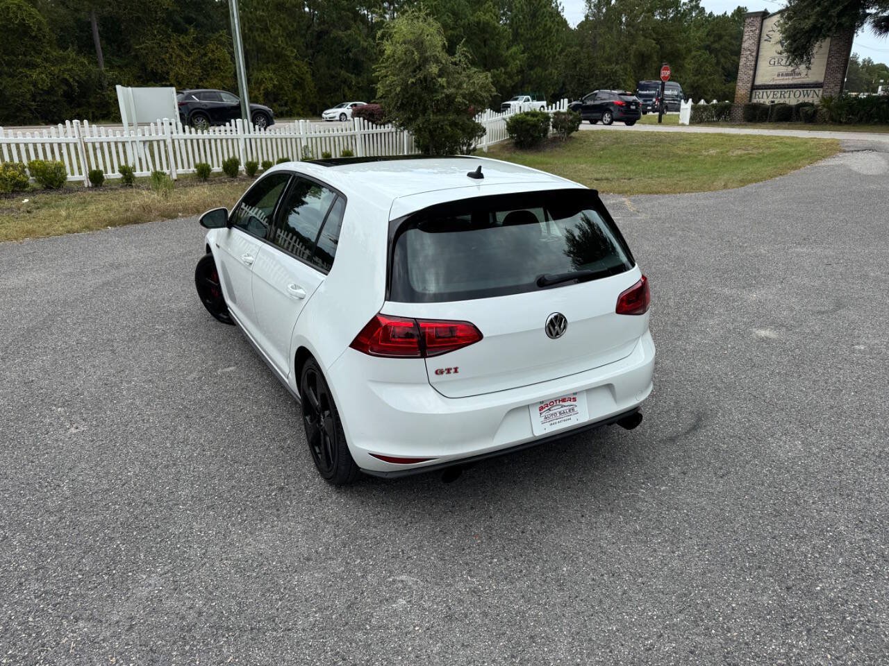 Used 2016 Volkswagen GTI SE w/ Lighting Package (SEL) FWD image 12