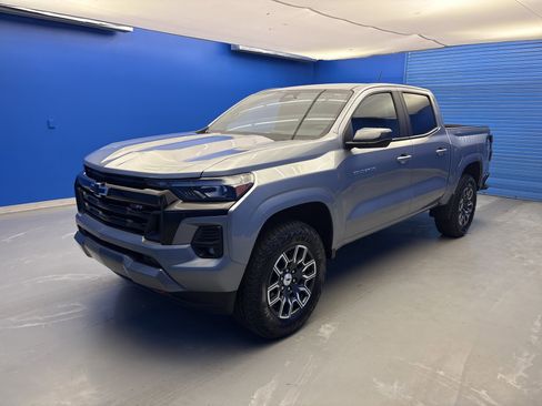 Used 2025 Chevrolet Colorado Z71 AWD/4WD image 4