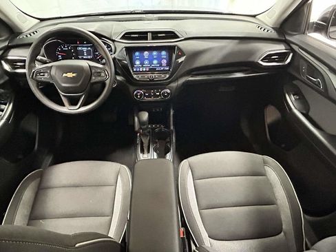 Used 2023 Chevrolet TrailBlazer LT w/ Convenience Package FWD image 9