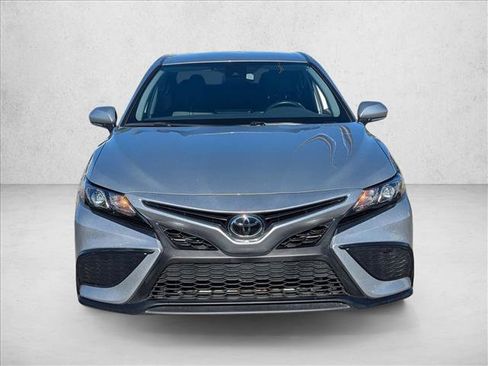 Used 2023 Toyota Camry SE image 2