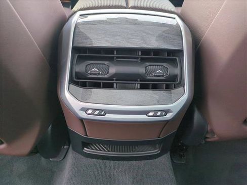 Used 2024 BMW 760i xDrive w/ Premium Package 2 image 18