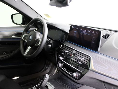 Used 2023 BMW 530e w/ M Sport Package image 22