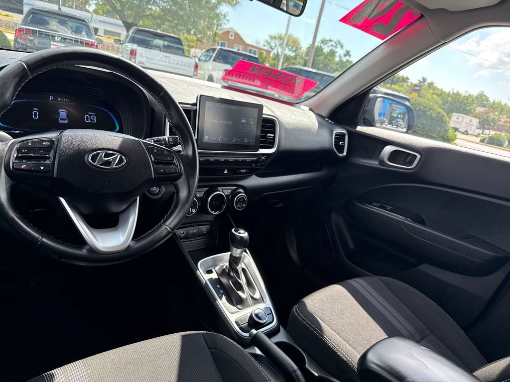 Certified 2024 Hyundai Venue SEL FWD image 24