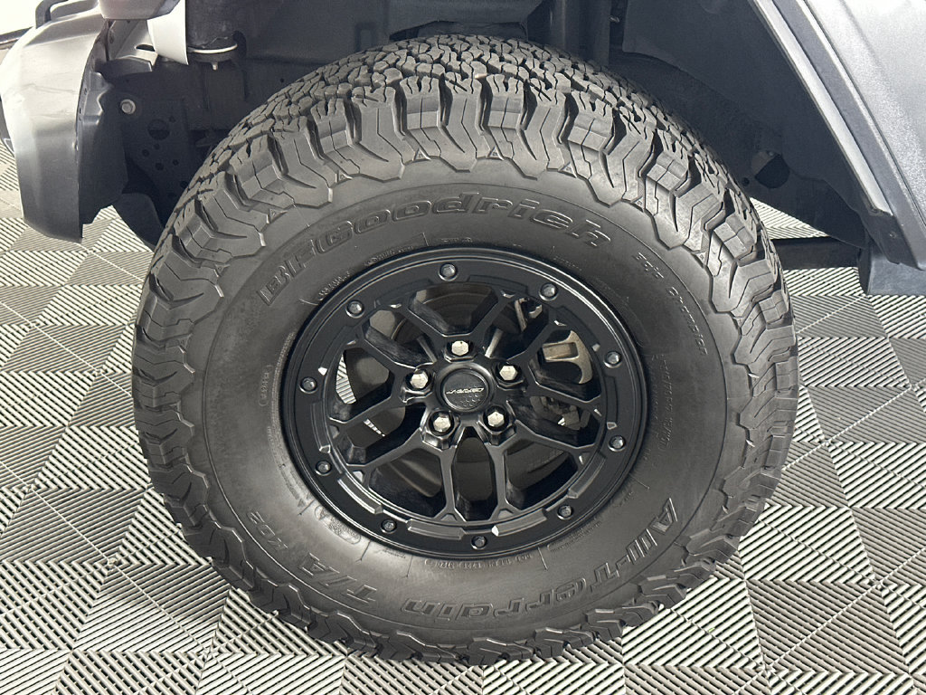 Used 2022 Jeep Wrangler Unlimited Sport w/ Xtreme Recon 35" Tire Package AWD/4WD image 11
