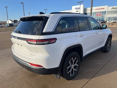 Used 2024 Jeep Grand Cherokee Limited w/ Luxury Tech Group II image 5