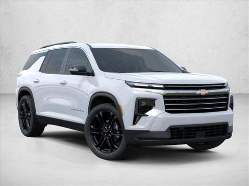 New 2026 Chevrolet Traverse LT image 2