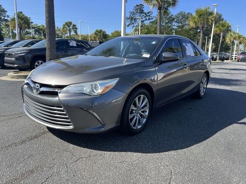 Used 2017 Toyota Camry XLE image 5