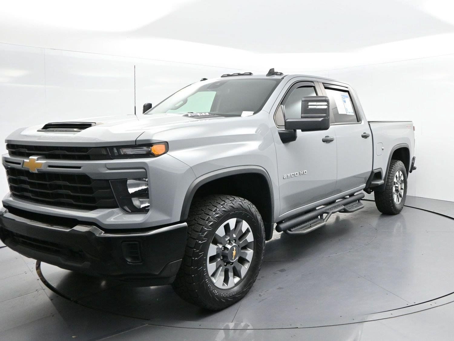 Used 2024 Chevrolet Silverado 2500 Custom w/ Custom Convenience Package AWD/4WD image 3
