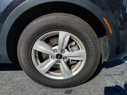 Certified 2025 Kia Sorento LX FWD image 2