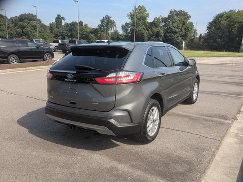 Used 2024 Ford Edge SEL w/ Convenience Package AWD/4WD image 3