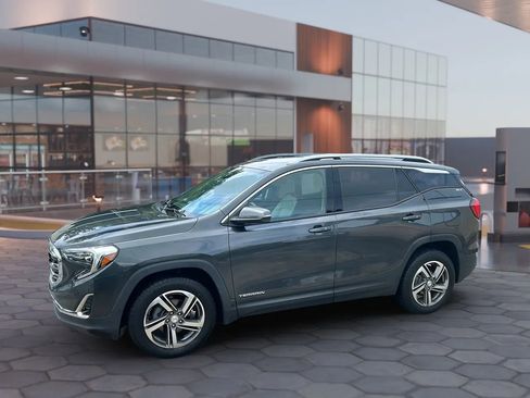 Used 2020 GMC Terrain SLT image 2