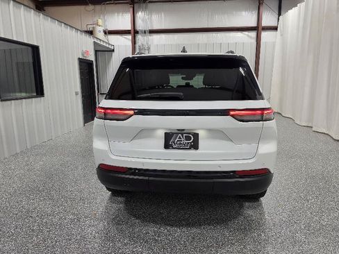 Used 2022 Jeep Grand Cherokee Altitude RWD image 7