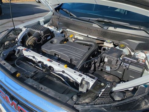 Used 2024 GMC Terrain SLT image 25