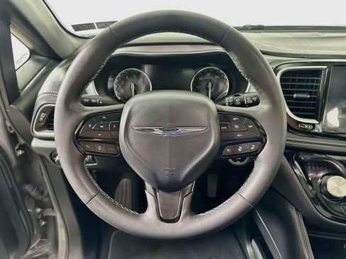 Used 2025 Chrysler Pacifica Limited FWD image 14