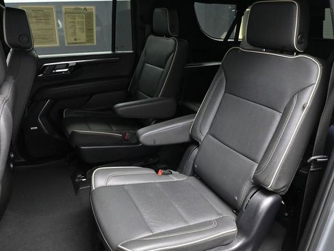 Used 2025 Chevrolet Suburban Premier image 32