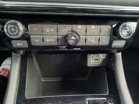 New 2026 Jeep Compass Latitude image 30