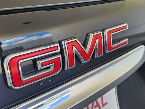 Used 2024 GMC Terrain SLT AWD/4WD image 28