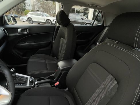 Used 2025 Hyundai Venue SEL image 21