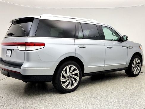 Used 2022 Lincoln Navigator Reserve RWD image 5