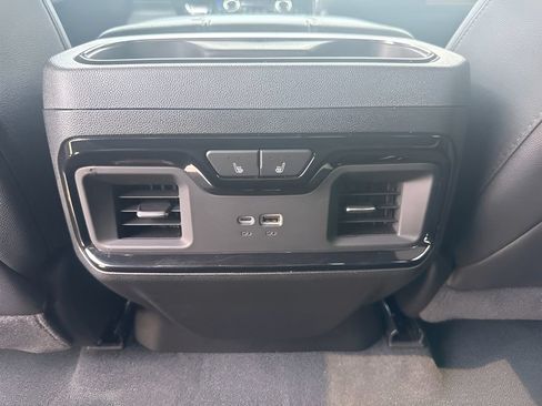 Used 2025 GMC Sierra 1500 AT4 w/ Technology Package AWD/4WD image 13