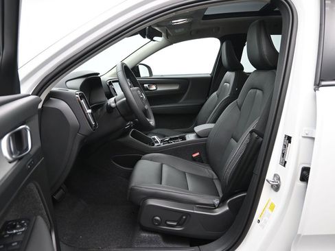 New 2025 Volvo XC40 B5 Plus w/ Protection Package Premier image 21