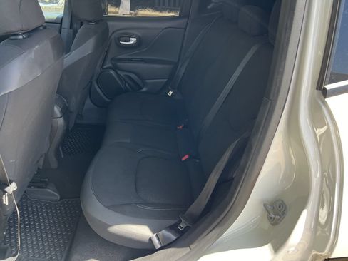 Used 2023 Jeep Renegade Altitude w/ Convenience Group I AWD/4WD image 11