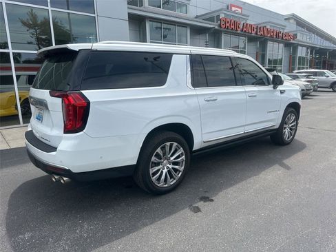 Used 2023 GMC Yukon XL Denali w/ Denali Reserve Package AWD/4WD image 3