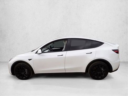 Used 2024 Tesla Model Y Long Range image 2