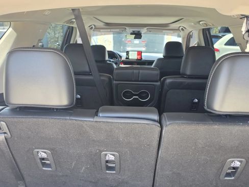 Used 2023 Honda Pilot Touring image 9