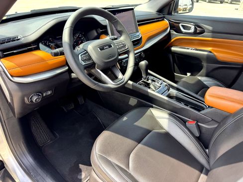 Used 2025 Jeep Compass Limited AWD/4WD image 11