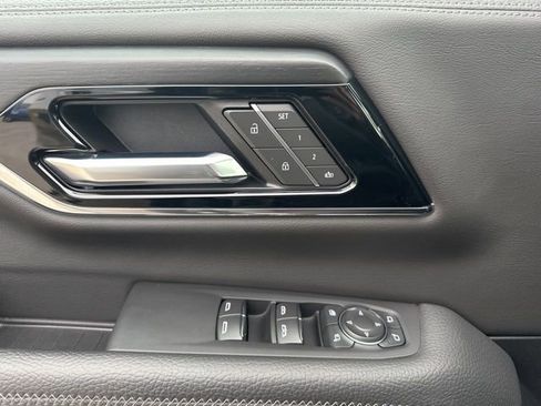 Used 2025 GMC Yukon Denali AWD/4WD image 36