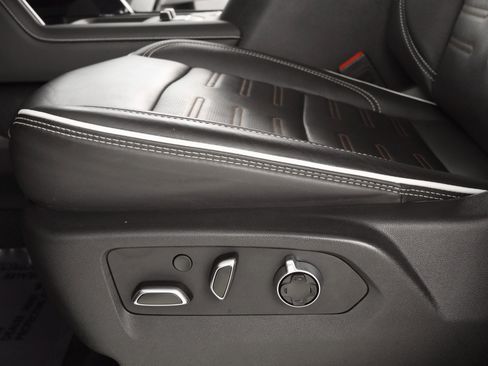 Used 2025 GMC Sierra 2500 AT4X image 30